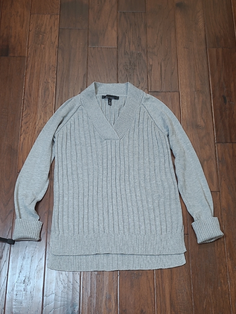 White House Black Market Soft Gray Ribbed V-Neck Cashmere Blend Sweater size Med